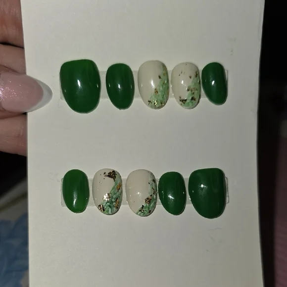 Elegant Green and White Press-On Nails - Picture 2 of 4